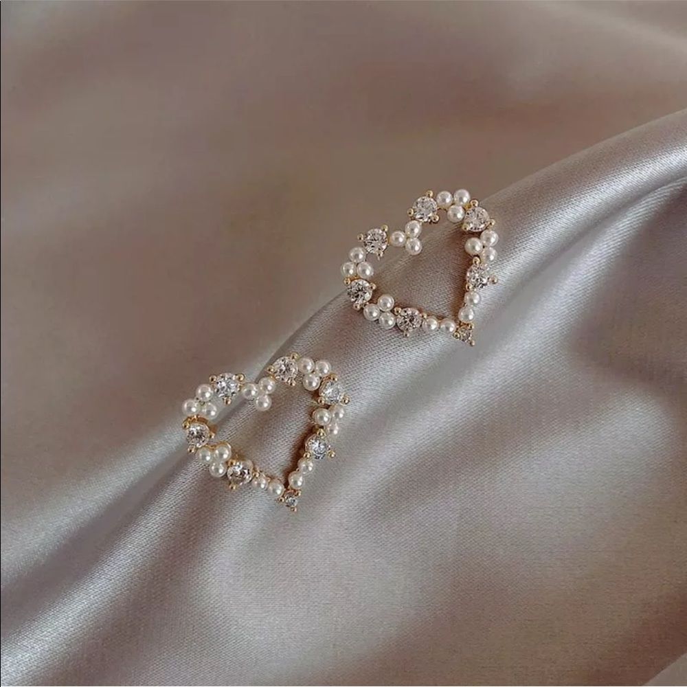 Heart Rhinestones Pearl Wedding Earrings - Picture 3 of 7